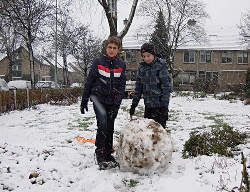 27 / 28 december 2014 eerste sneeuw in De
                          Voortuin Bennekom 